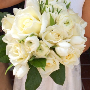 white rose ranunculus tulip rose wedding bouquet patriciaparisienne daniel wellington watches